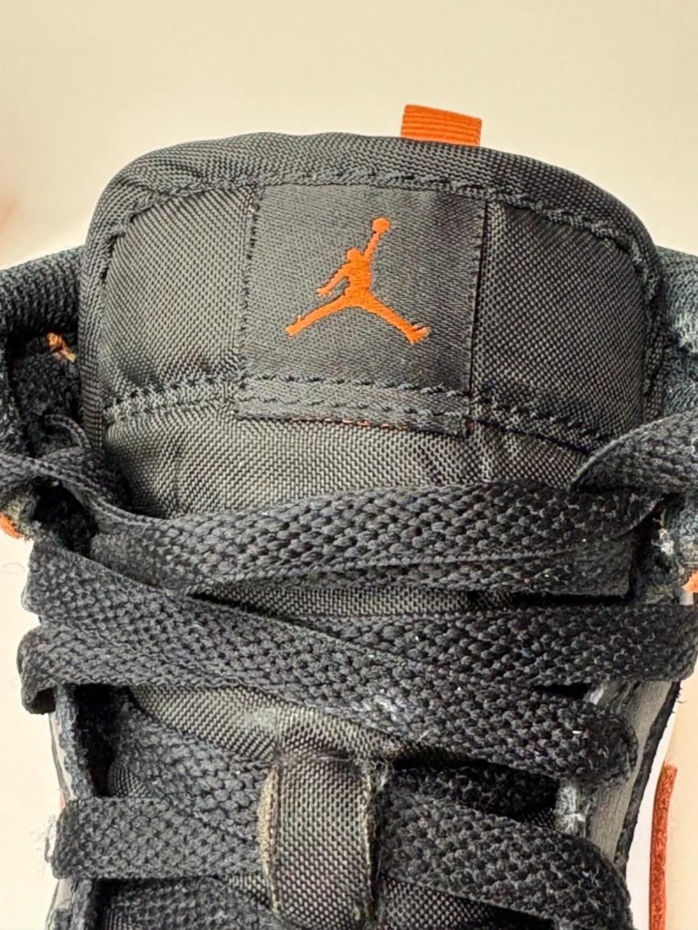 Air Jordan 1 Mid Black Toe Starfish air jordan